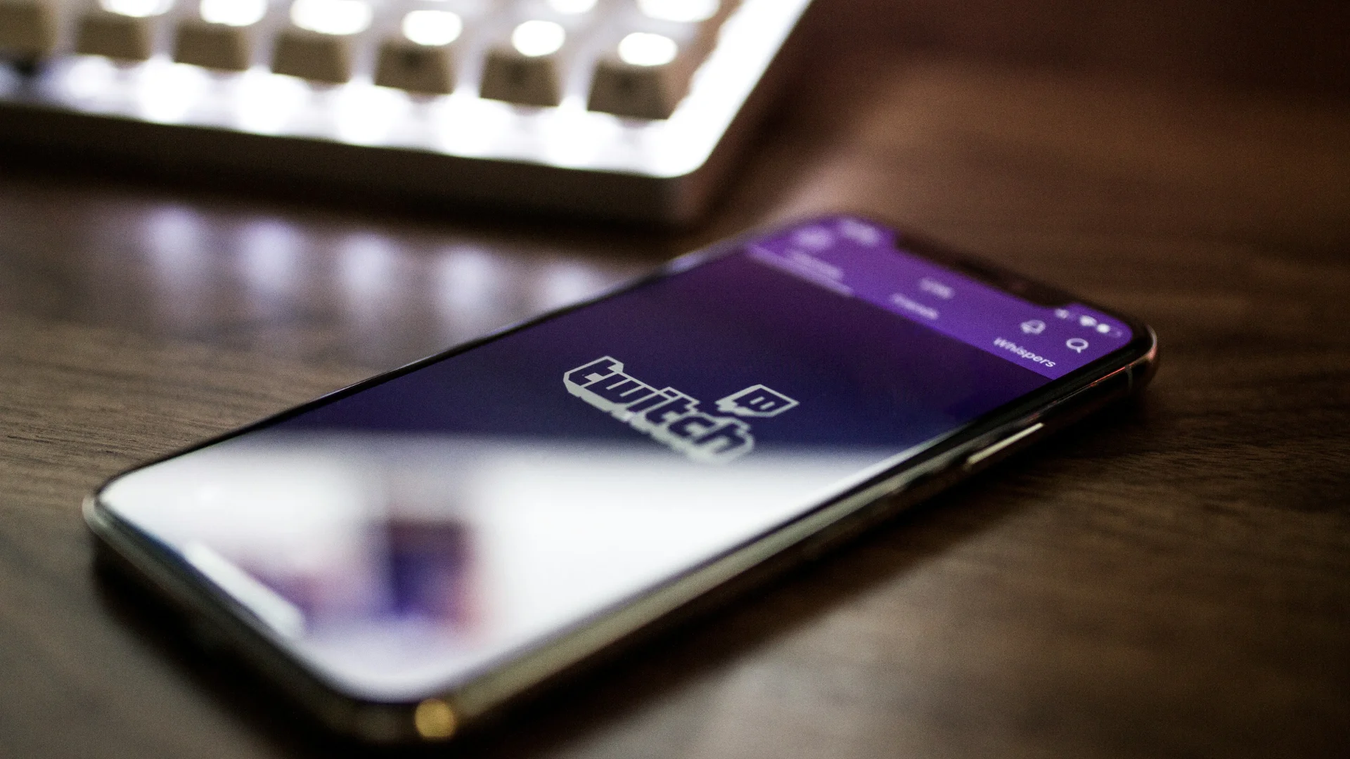 Amazon e Twitch são processadas por usar lives sem permissão para treinar IA