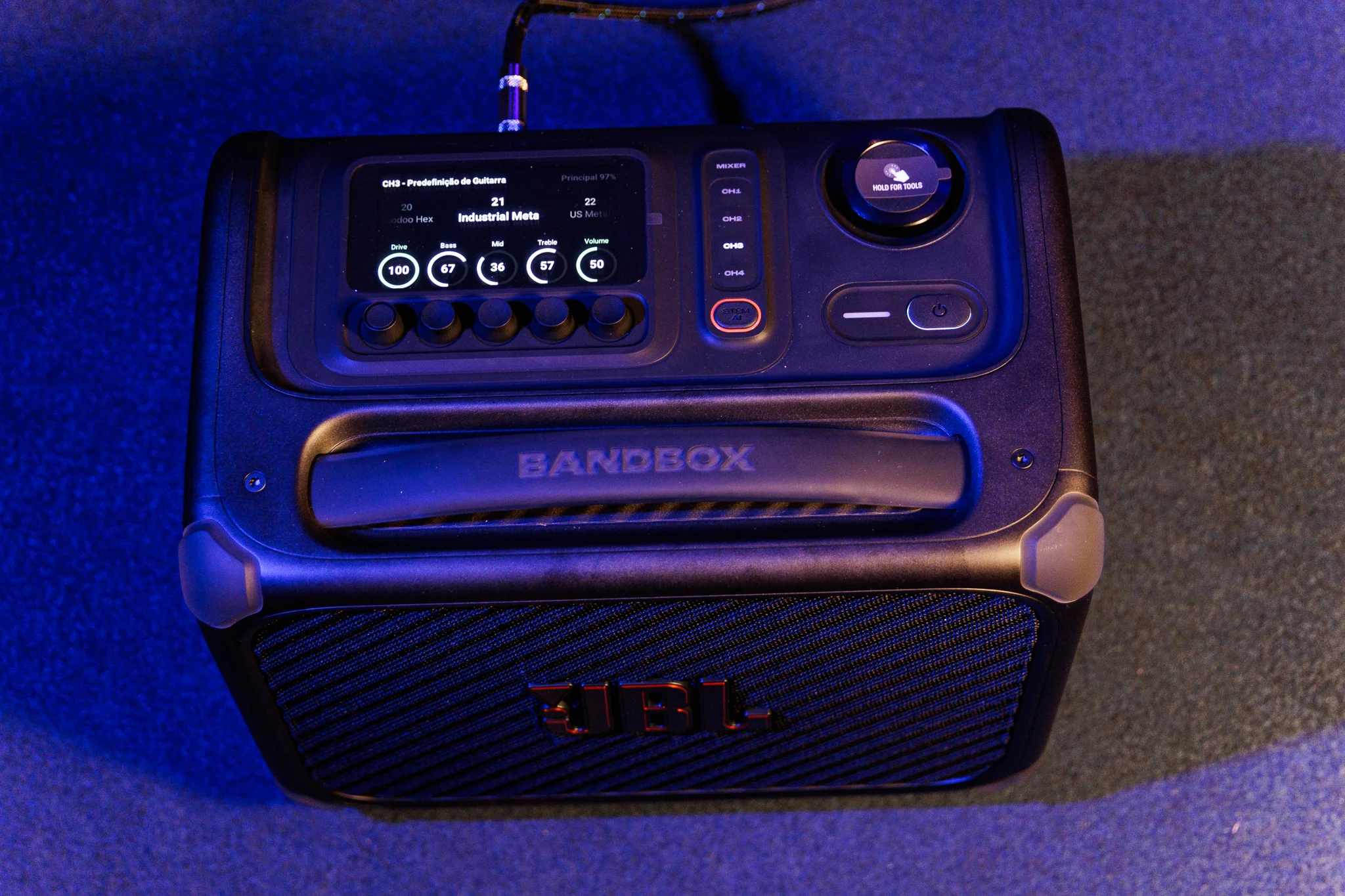 Amplificador da JBL vale a pena? Testamos o BandBox Trio; saiba quanto pagar