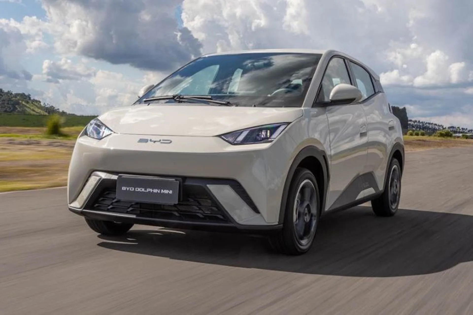 Brasil alcança marca histórica nas vendas de carros elétricos e híbridos