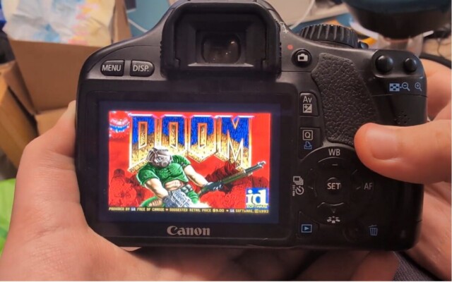 Doom agora roda em uma câmera Canon com tela de 3 polegadas e controles físicos