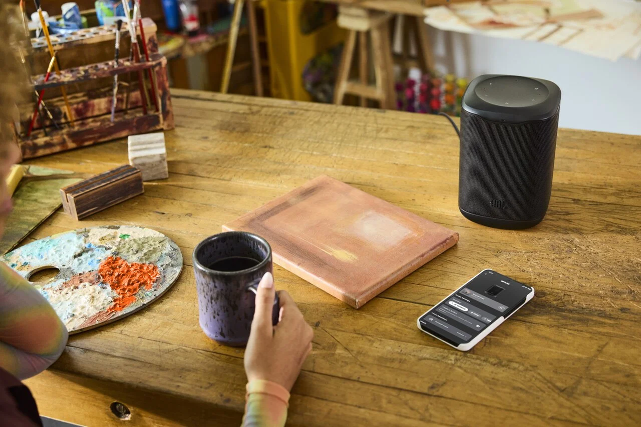 Novas JBL ganham Wi-Fi para tocar música onde o Bluetooth não alcança