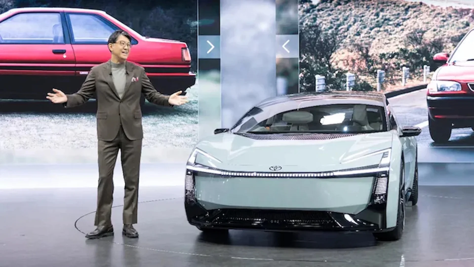 Toyota prepara mudanças radicais e até picape na linha 2028 do Corolla